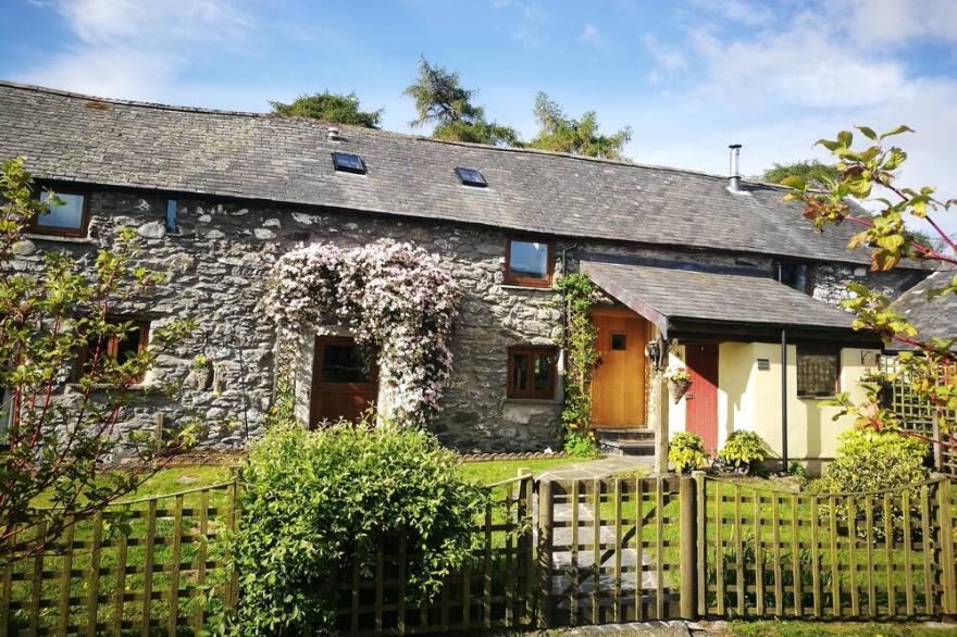 The Old Barn. 25mns drive to Snowdonia National Park. 18thC original features