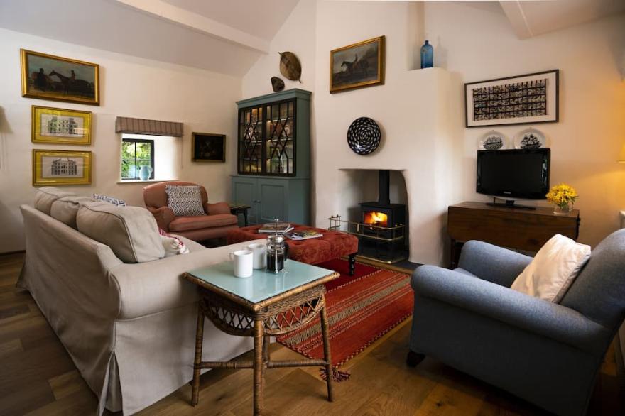 Superb 3 bedroom single storey cottage with eco friendly hot tub!