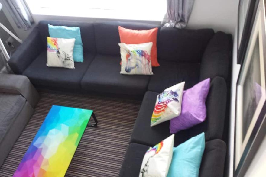 Large 6 double bedroom , City centre,Edwardian Townhouse.