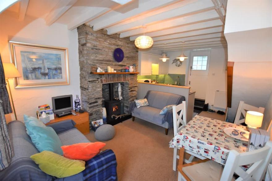 Cosy, attractive 2 Bedroom Cottage In Centre Of  Aberdovey Ideal For Couples