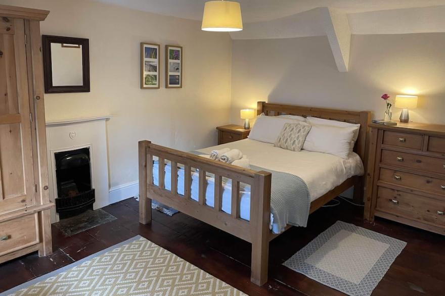 Family-friendly cottage minutes from the beach