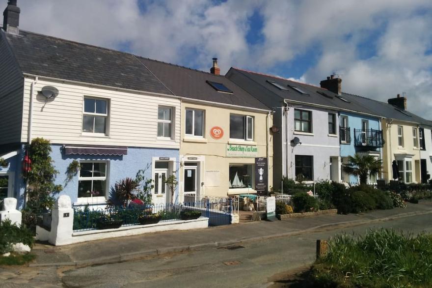 Homely Cedar wood Chalet , Sleeps 4