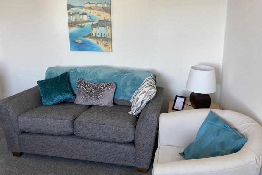 4 Bedroomed Cottage, So Close To The Beach That You Can See The Dolphins