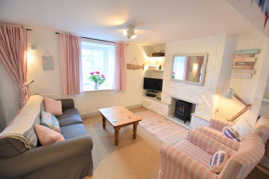 Adorable, Homely 4 Bedroom Peaceful Cottage Only Minutes Walks To Beach