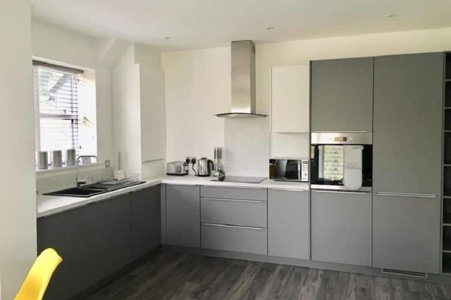 Impressive Newly Built 2 Bed Apartment