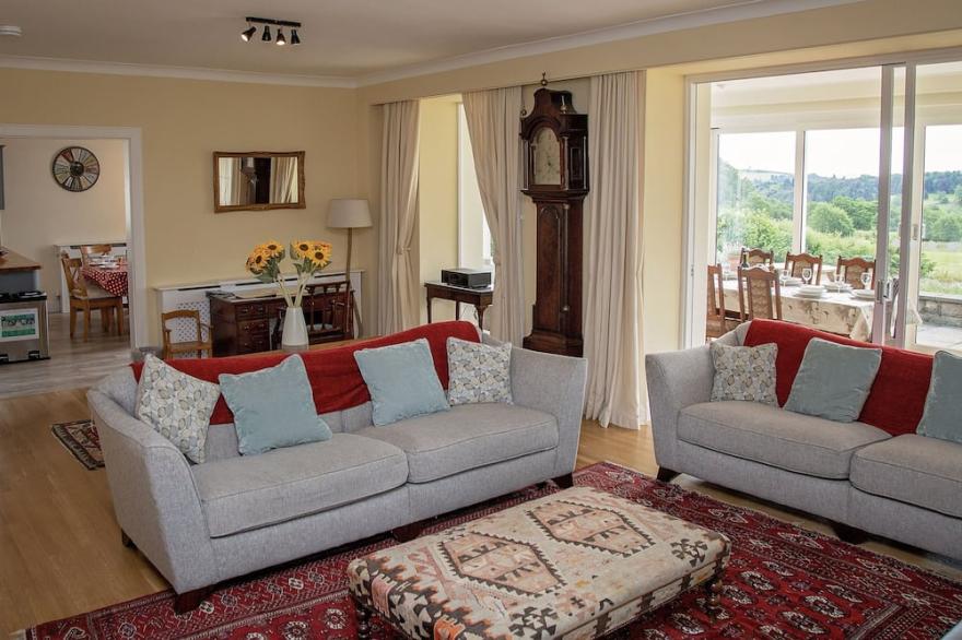 Newly renovated 6-bedroom farmhouse in spectacular rural Highland locationo