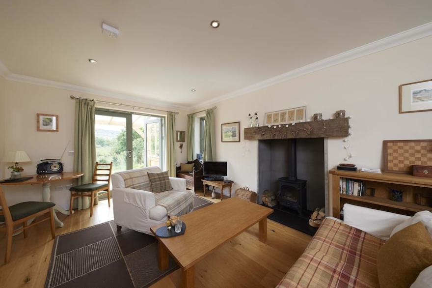 Scottish Highlands - Tranquil & Cosy Rural Cottage, surrounded by wildlife