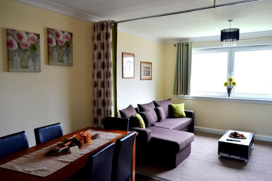 3 BEDROOM APARTMENT UP TO 10 SLEEPS - Ideal for corporate employees
