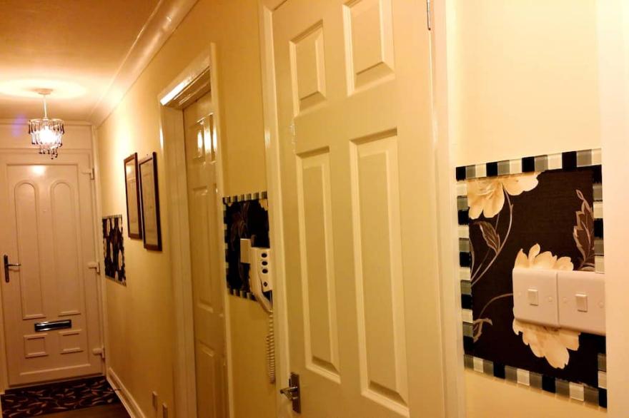 3 BEDROOM APARTMENT UP TO 10 SLEEPS - Ideal for corporate employees