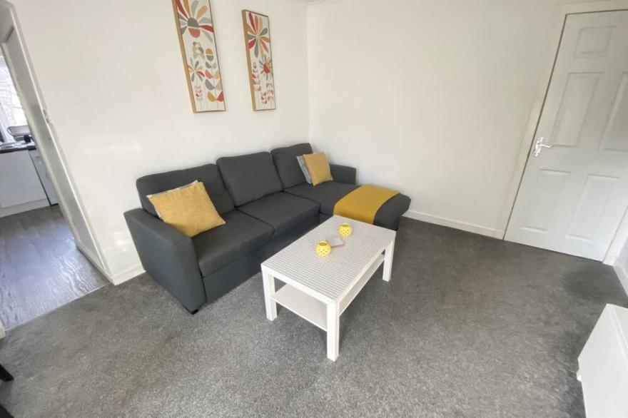 Lovely Modern 1 bedroom apartment - Sleeps up to 4 guests