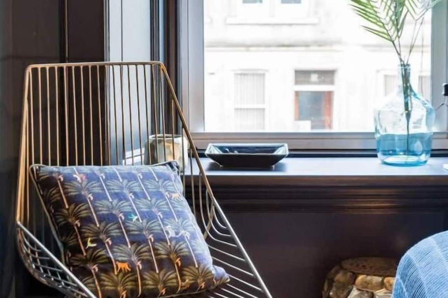 Luxury Boutique Apt in fashionable Stockbridge 5*