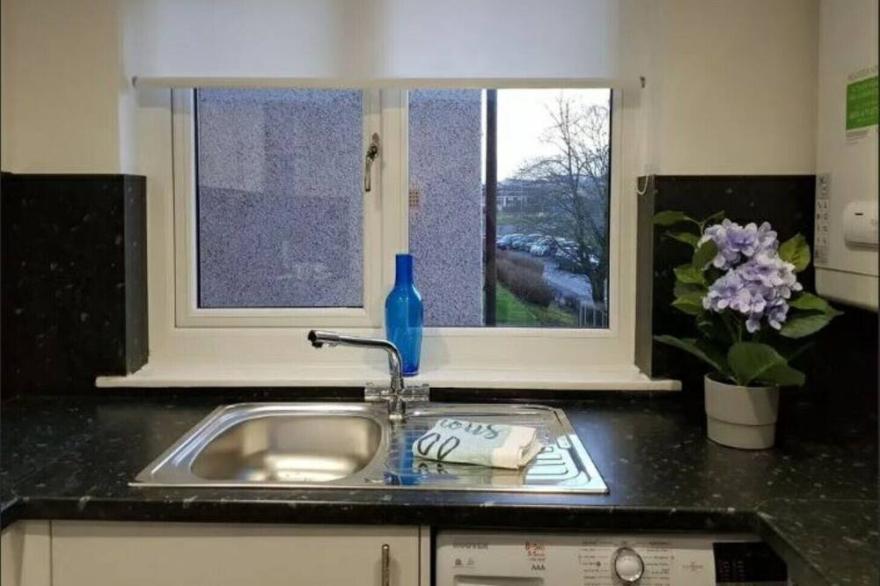 Comfortable modern space within walking distance to the East Kilbride Shopping- 25 minutes to Glasgow Centre.