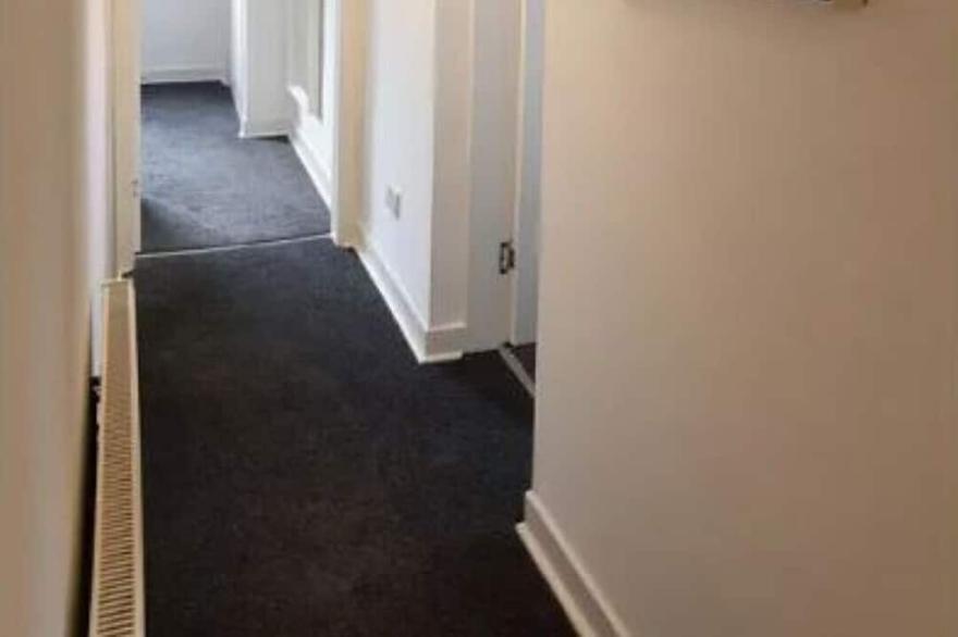 Comfortable modern space within walking distance to the East Kilbride Shopping- 25 minutes to Glasgow Centre.