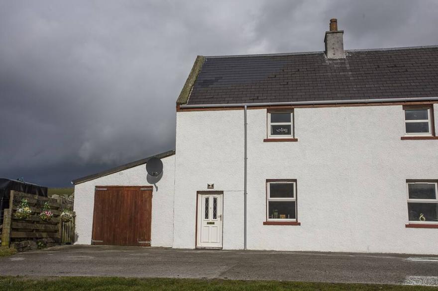 Cozy Cottage In Picturesque Scotland
