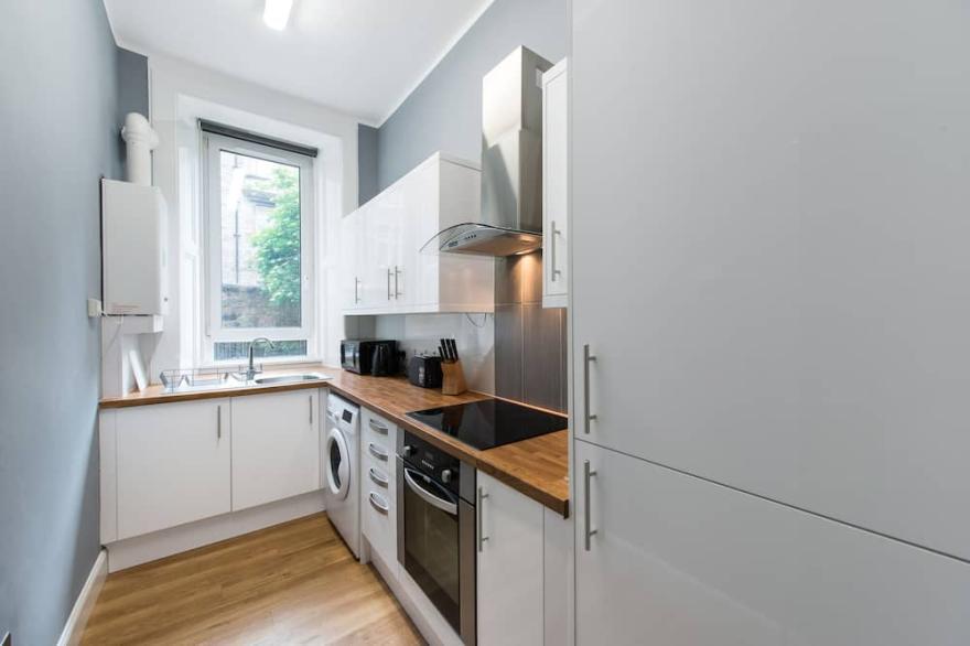 City Centre ,5*Ground Floor, near grass market