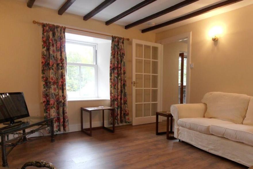 Unique Character Cottage, Peaceful Rural Setting. 1 of 2 lets6510949 for|Reviews