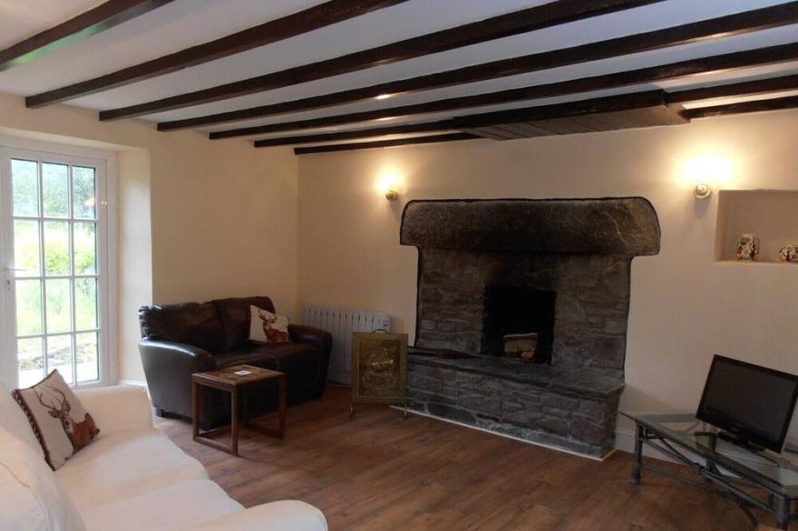 Unique Character Cottage, Peaceful Rural Setting. 1 of 2 lets6510949 for|Reviews