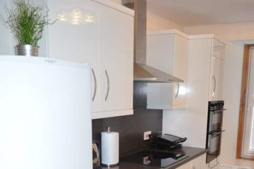 Clean & Stylish City Centre Apartment