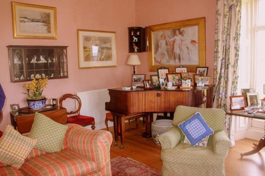 Grand country house ideal for large / family groups on the banks of River Dee.