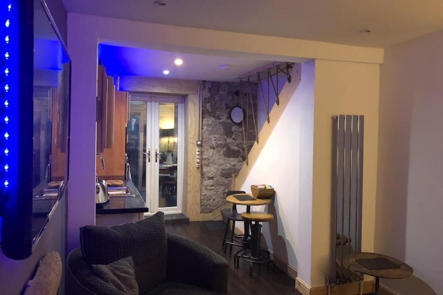 3 bedroom cottage, sleeps 6 people