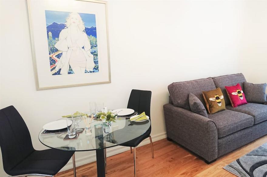 Quiet one bedroom apartment in the heart of Edinburgh's West end
