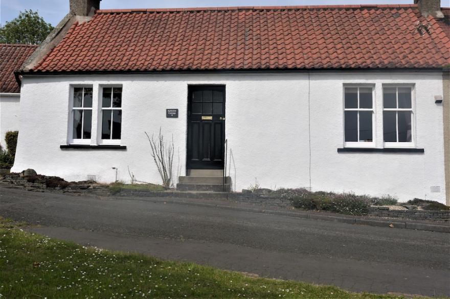 Kirkview Cottage pet friendly, sleeps 4 near St Andrews