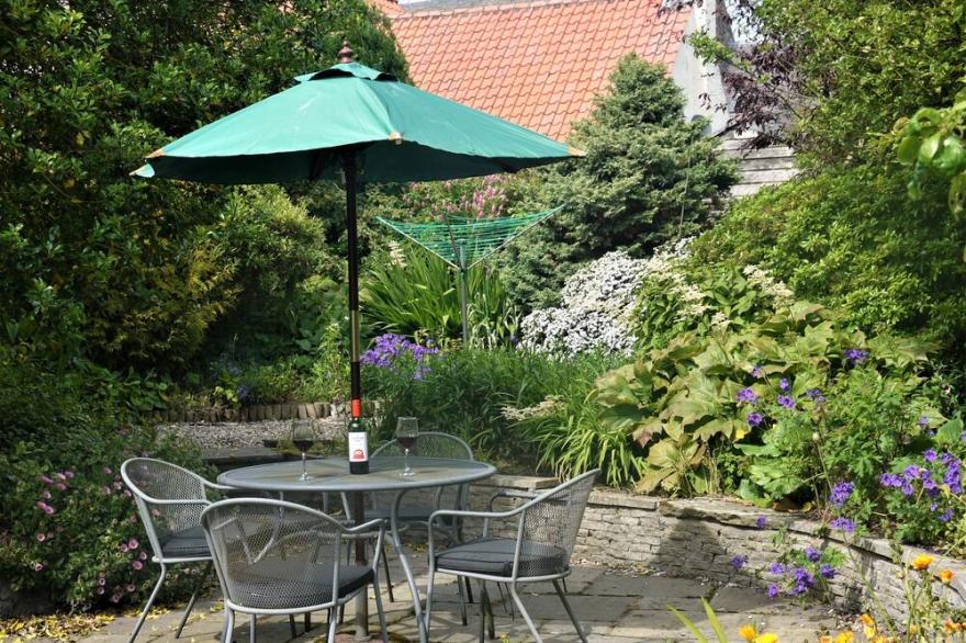Kirkview Cottage pet friendly, sleeps 4 near St Andrews