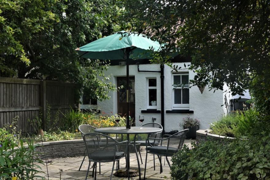 Kirkview Cottage pet friendly, sleeps 4 near St Andrews