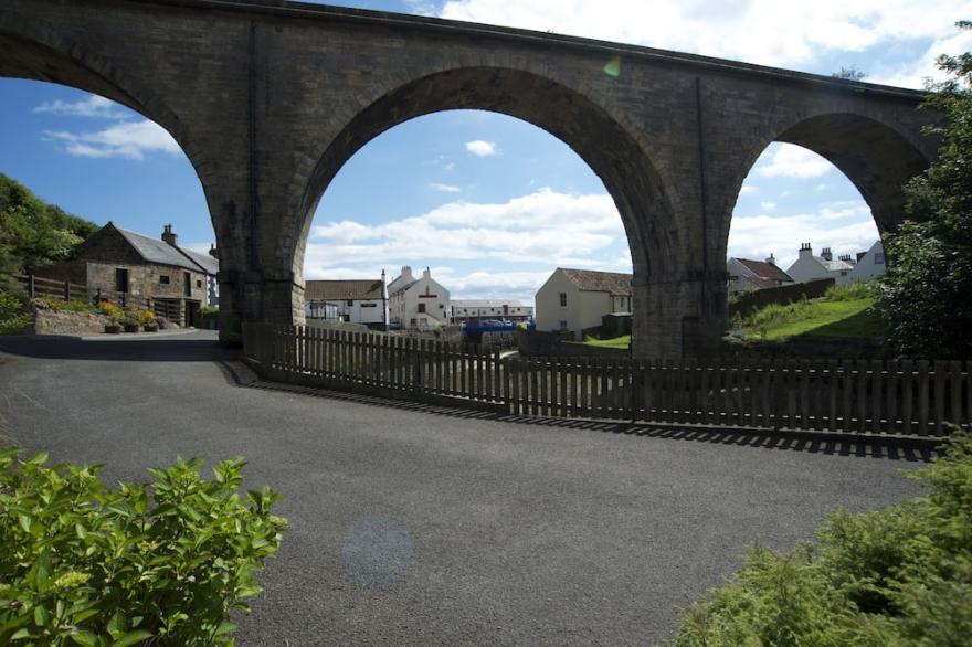 Mill Cottage, waterside, in the heart of Lower Largo & fully renovated