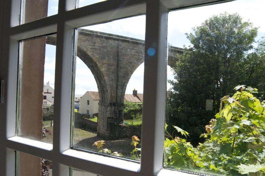 Mill Cottage, waterside, in the heart of Lower Largo & fully renovated
