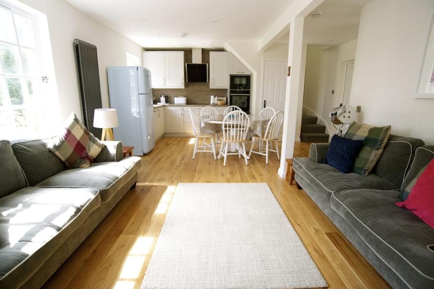 Mill Cottage, waterside, in the heart of Lower Largo & fully renovated