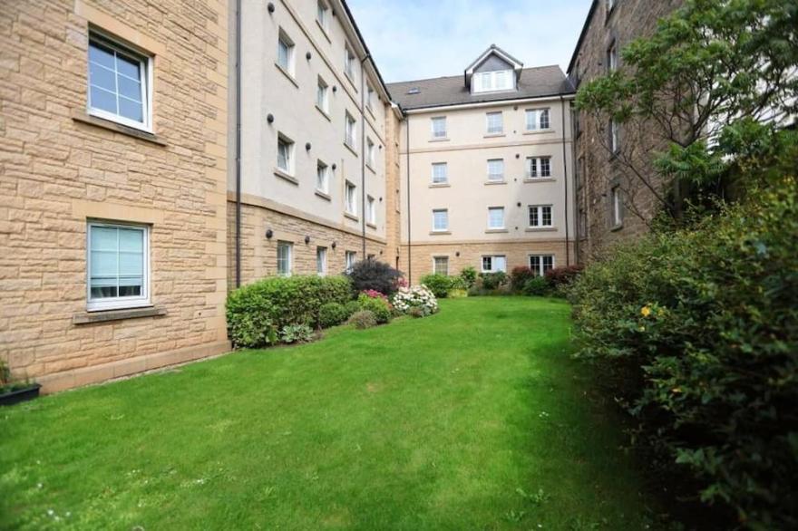 Bright and charming 2 bed in vibrant Leith