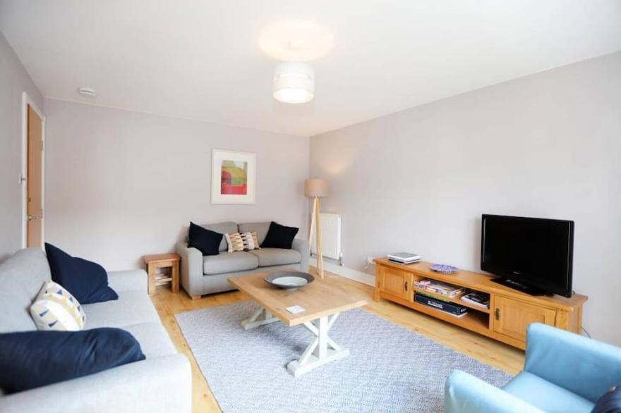Bright and charming 2 bed in vibrant Leith