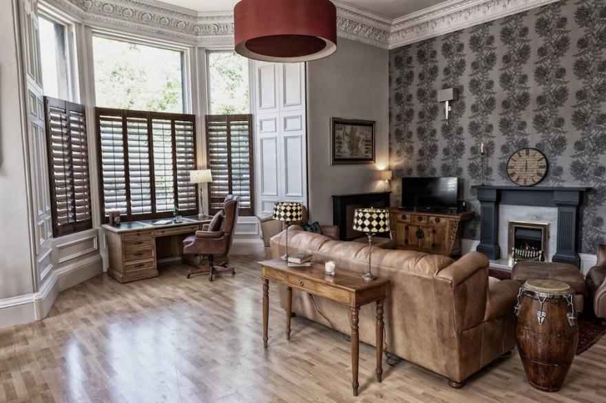 Splendid Georgian main-door apartment in Edinburgh's West End