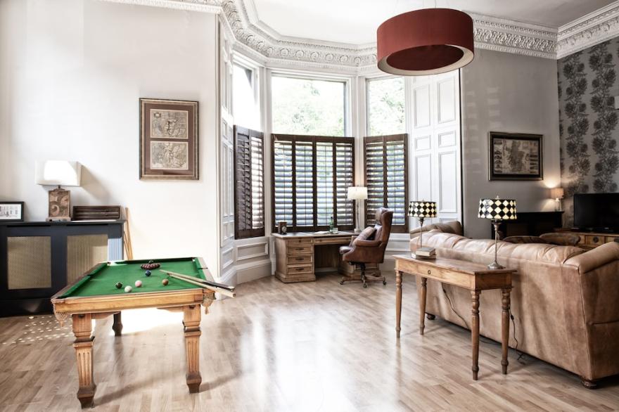 Splendid Georgian main-door apartment in Edinburgh's West End