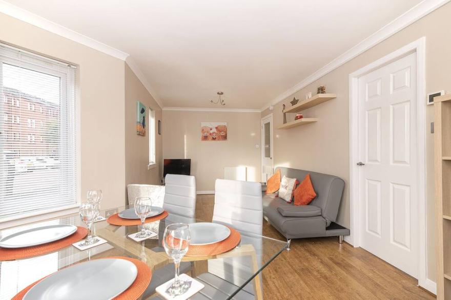 Ground Floor West End /City Centre / Rockvilla Flat & Parking