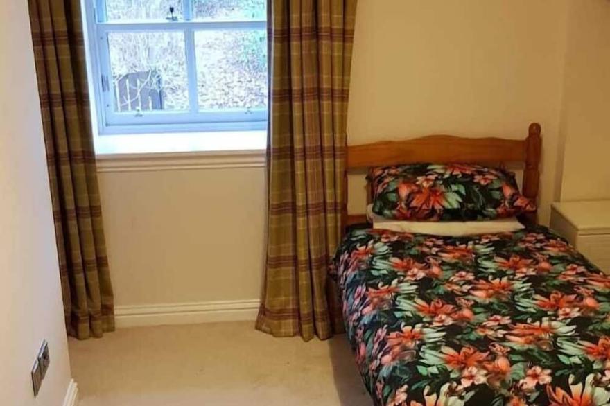 Cosy and immaculate 2 bedroom flat in serene location, sleeps 4.