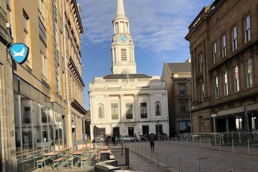 Bright Contemporary Luxury Merchant City Flat