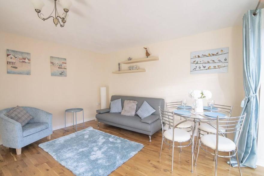 Bright Contemporary Luxury Merchant City Flat