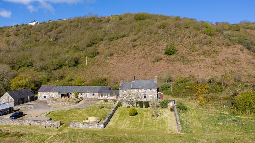 Ty'n Y Parc Farmhouse