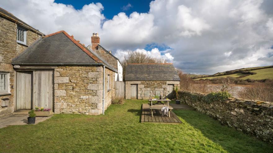 Degibna Lower Pentire Barn