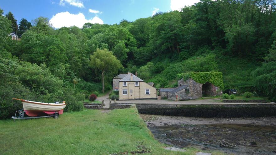 Pont Pill Farm House