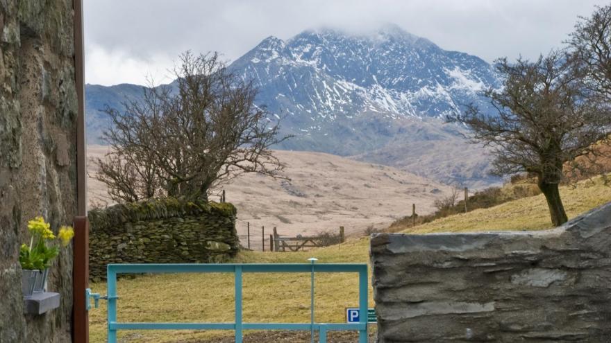 Dyffryn Mymbyr Farm House