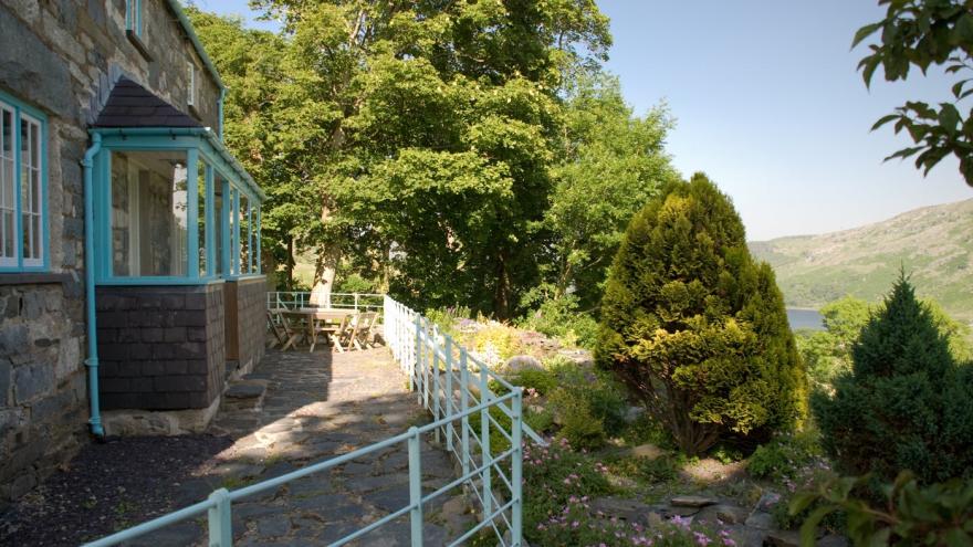 Dyffryn Mymbyr Farm House