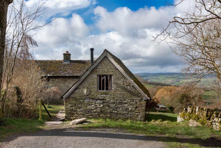 Llangain Farmhouse & Barn