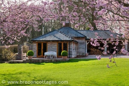 Holly Lodge