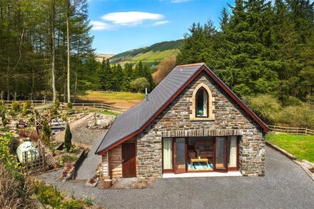 Lakeside Lodge