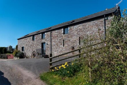 Rye Barn Llanilid