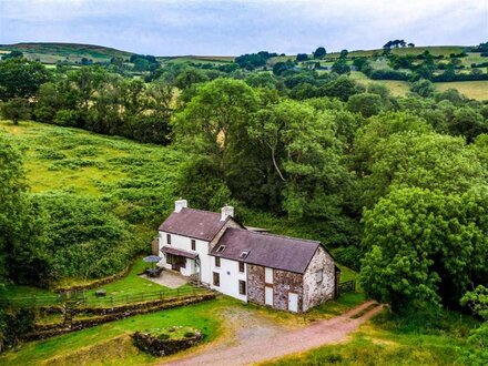 Llwyn-y-neuadd