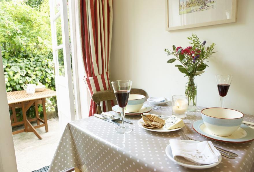 Jasmine Cottage (Windrush)